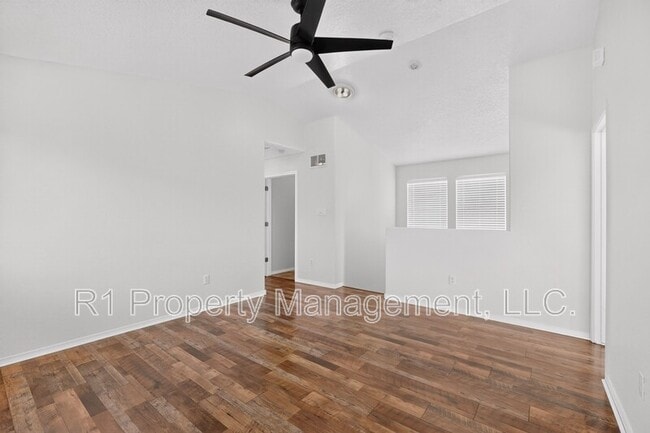 Building Photo - 2323 Margarita Dr SE