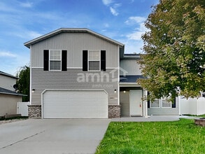 Building Photo - 1211 N Cambrick Dr