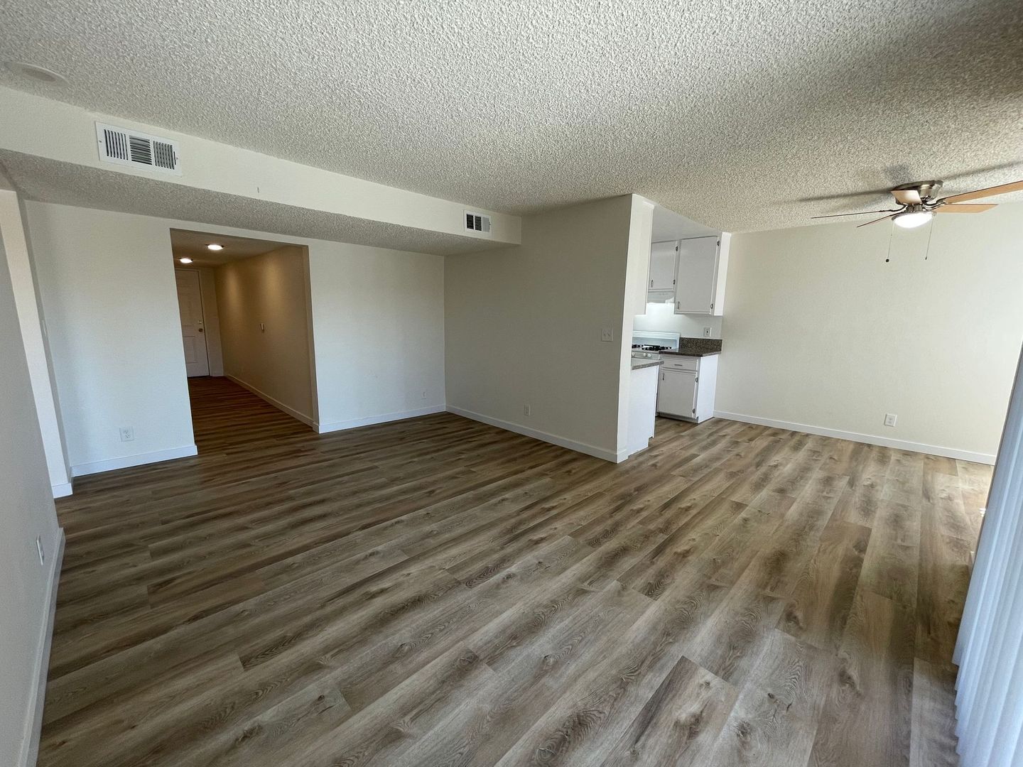 Building Photo - 221 W Elm Ave