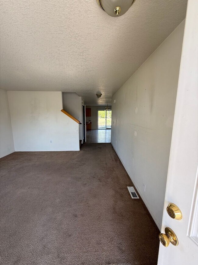 Building Photo - Spacious 4-Bedroom Rental Home in Prime Pa...