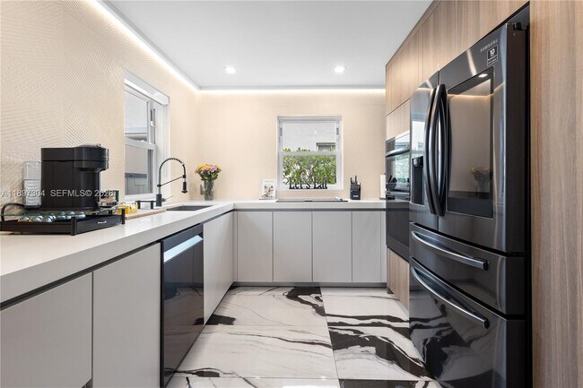 Building Photo - 1544 Michigan Ave