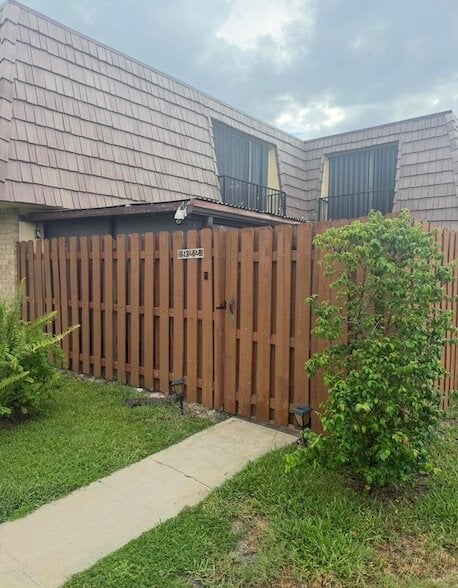 Building Photo - 922 Springdale Cir