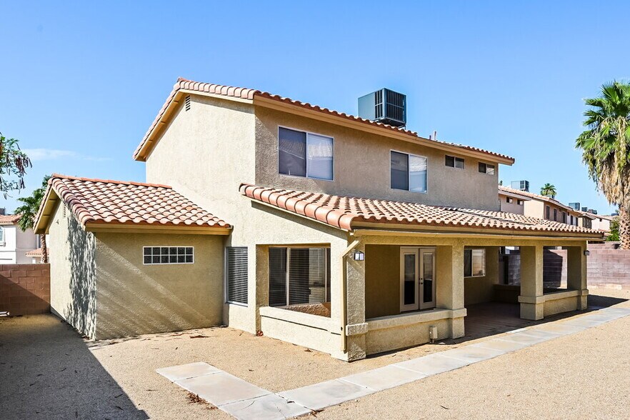Building Photo - 1512 Spreading Oak Dr