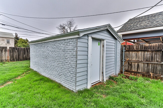 Building Photo - 2310 15th St