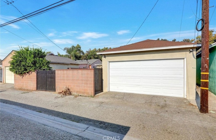 Building Photo - 10337 Garfield Ave