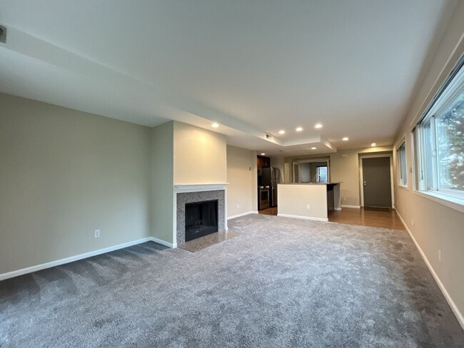 Building Photo - Ground Floor End Unit on Jantzen Beach with River Views & Flexible Living Space