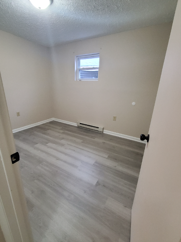 Building Photo - 861 Buchanan Trail E