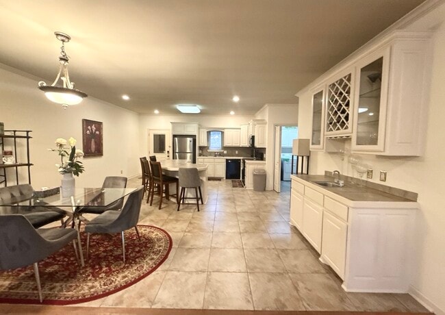 Building Photo - 225 Lookout Point