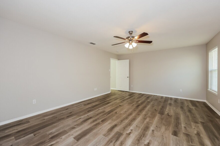 Building Photo - 6601 Basswood Dr