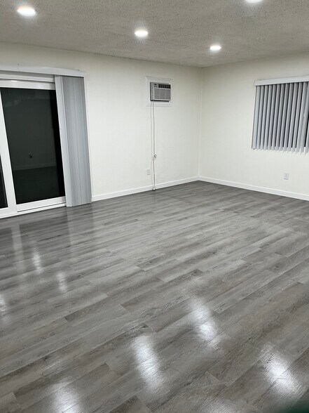 Building Photo - 385 Vernon Dr
