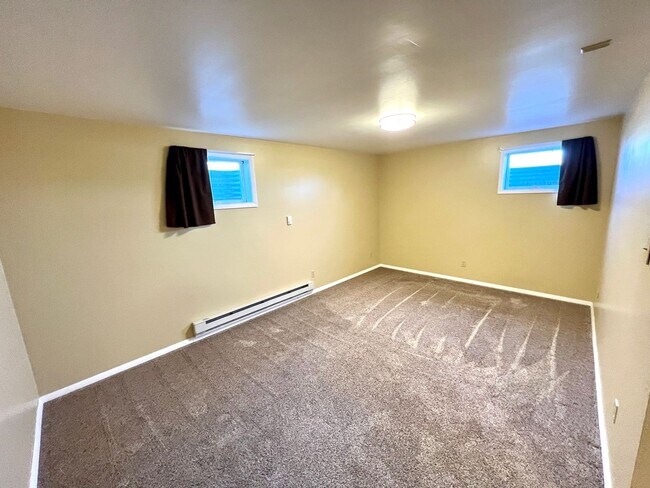 Building Photo - Pet Friendly 4 Bed 2 Bath Single Family Home, with Fenced Yard and Garage on Westside of Helena!
