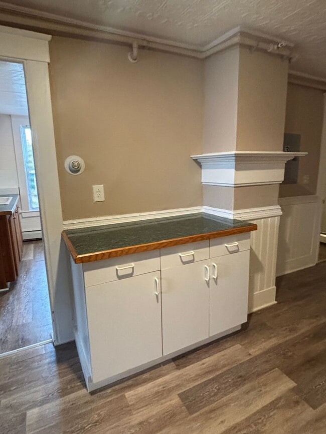 Building Photo - 151 S Main St