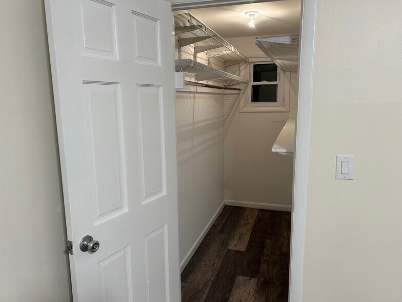 Closet - 626 King Georges Rd