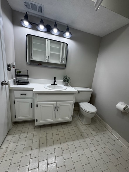 Building Photo - 5012 Top Cat Ct