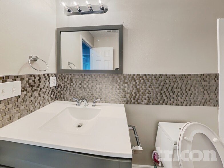 Building Photo - 1135 Edinburgh Dr