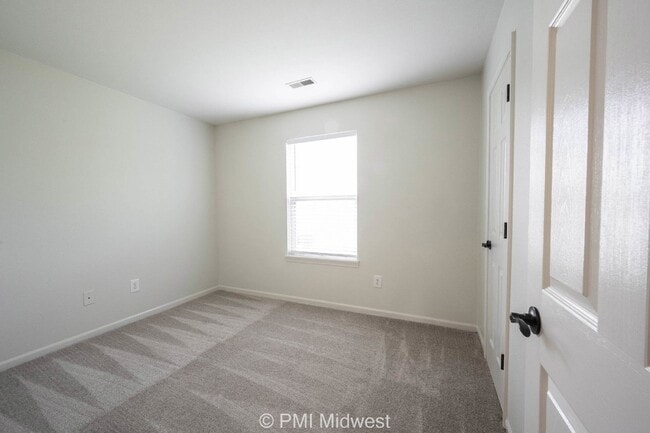 Building Photo - "Charming 3-Bed, 2-Bath Home with 1263 Sq Ft in Westfield's Serene Useppa Ct"