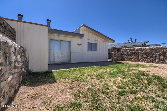 Building Photo - 3536 E Glen Dr