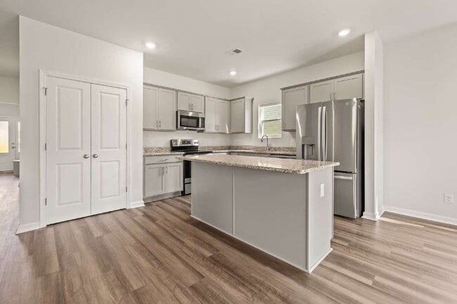 Building Photo - "Charming 3-Bed 2-Bath Residence in Telfai...