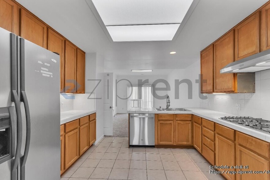 Building Photo - 609 Cambridge St