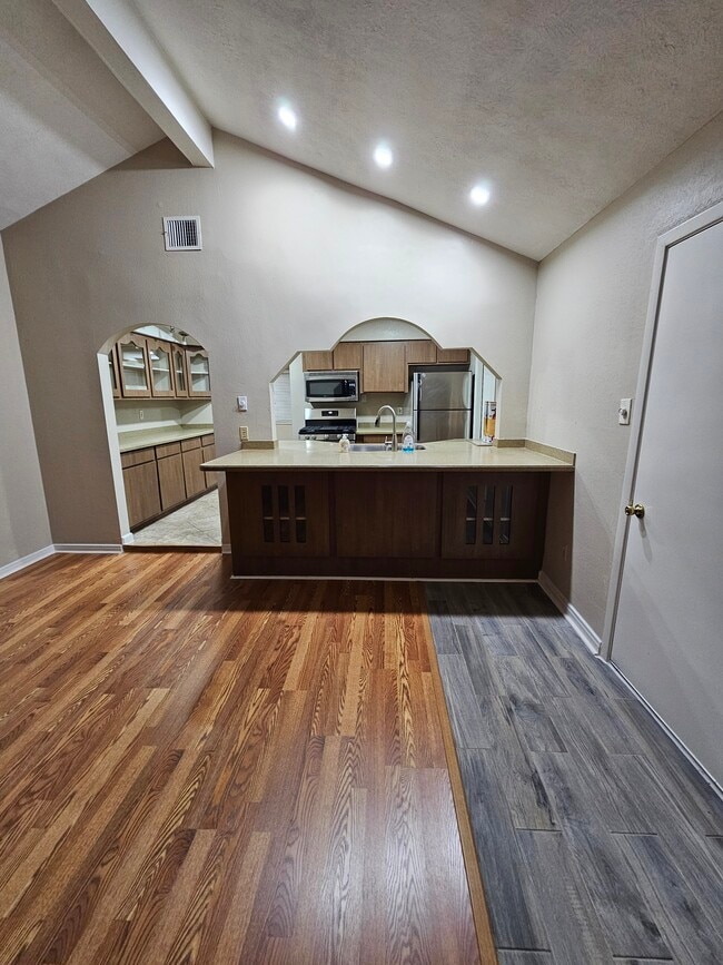 Building Photo - 526 Heidrich St