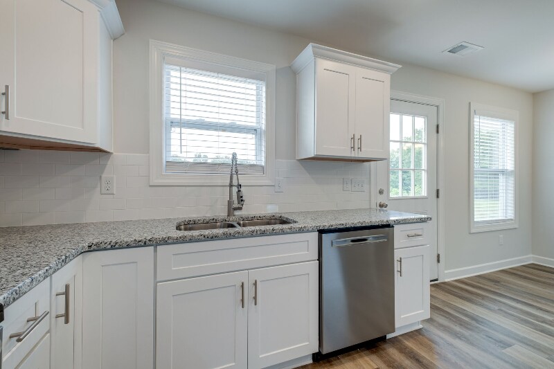 Building Photo - 644 S Tunnel Rd