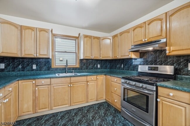 Building Photo - 66 Atlantic St