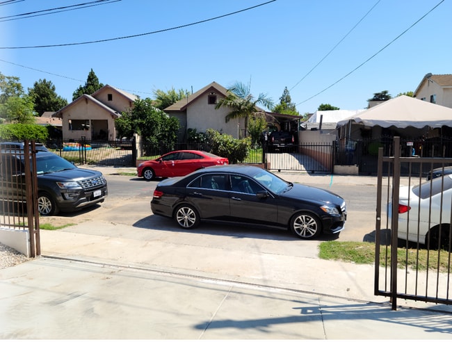 Building Photo - 33(1635)