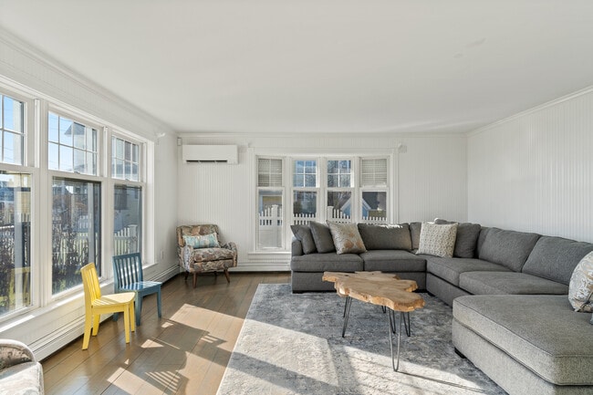 Building Photo - 207 Beach Ave