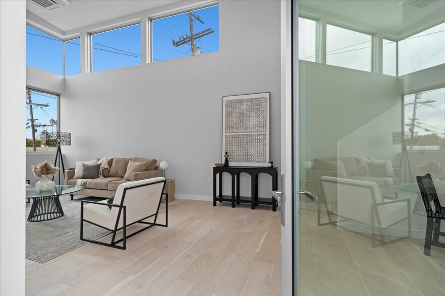 Building Photo - 541 Rose Ave