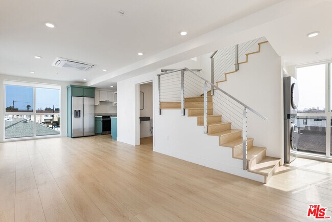 Building Photo - 8561 Belmont St