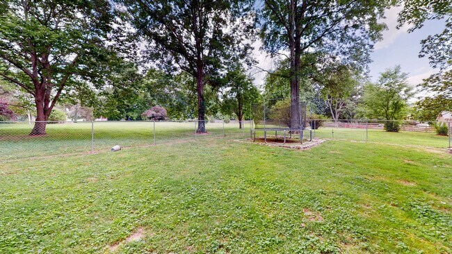 Building Photo - **RENOVATED COLONIAL ON OVER AN ACRE ZONED FOR WILLIAMSON COUNTY BRENTWOOD SCHOOLS**