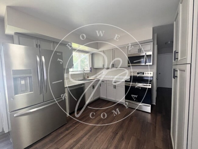 Building Photo - "Charming 4-Bed Home with Finished Basemen...