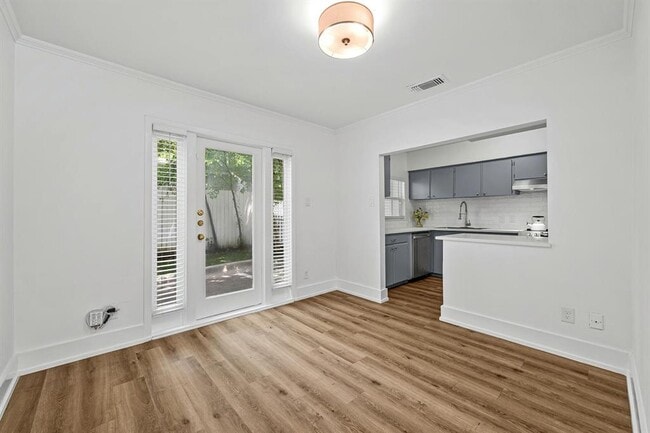 Building Photo - 2401 Winsted Ln