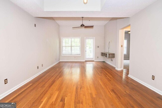 Building Photo - 1250 Parkwood Cir SE