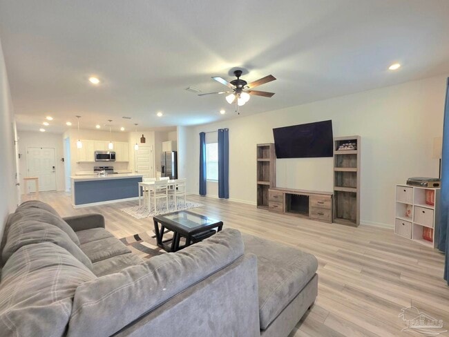 Building Photo - 6621 Sun Tree Cir