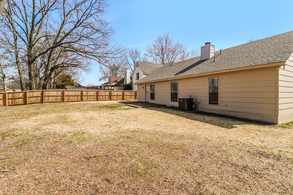 Building Photo - 5642 Crievewood Dr
