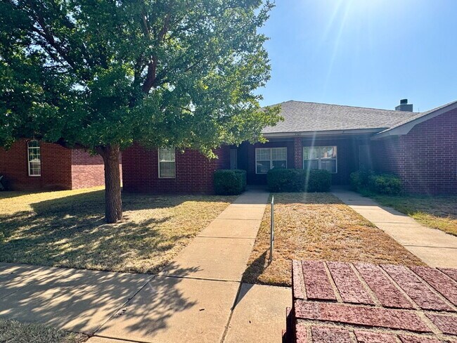 Building Photo - Cute Duplex in South Lubbock!