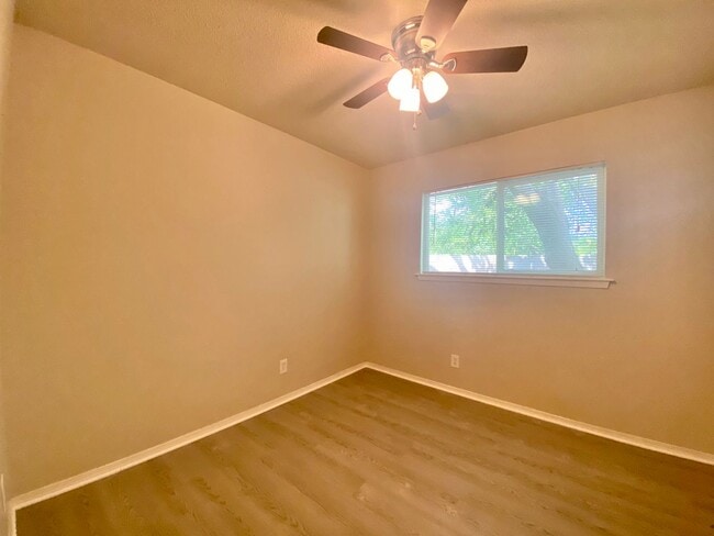 Building Photo - Brookside