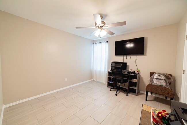 Building Photo - 1007 Kus Dr