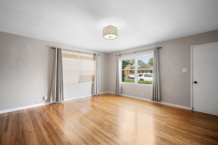 Building Photo - 16026 Valerio St