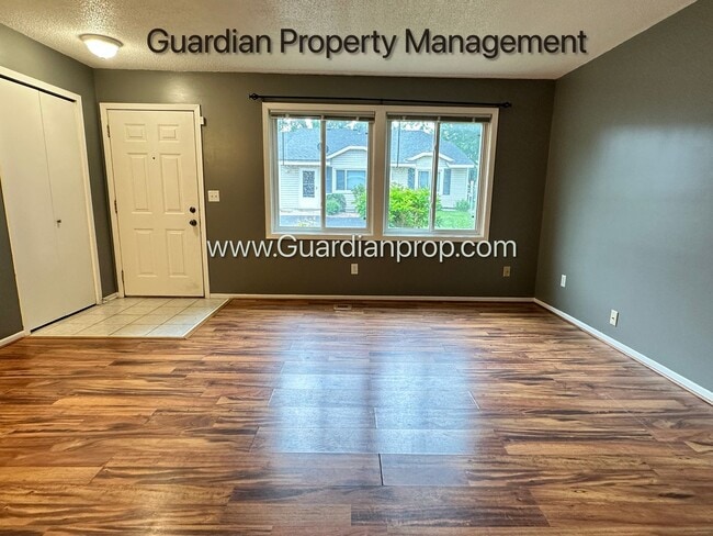 Building Photo - Brooklyn Park End Unit Patio Home, Dishwas...
