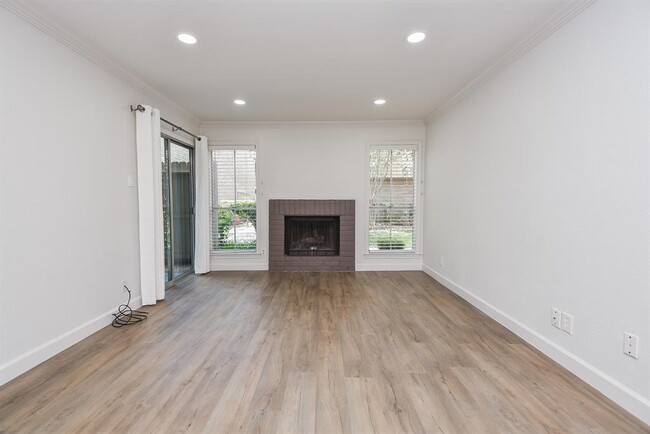 Building Photo - 700 Thicket Ln