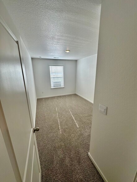 Building Photo - 4698 Combine Ln