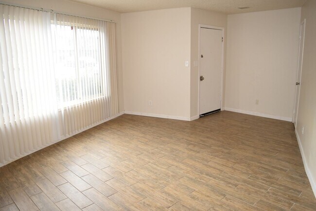 Building Photo - 6049 Northcrest Cir