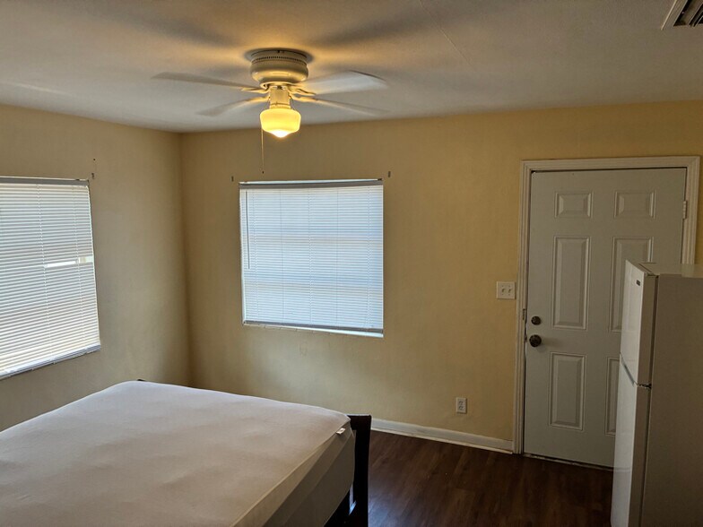 Building Photo - 4586 Park St