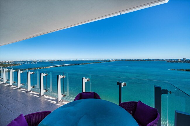 Building Photo - 700 NE 26th Terrace