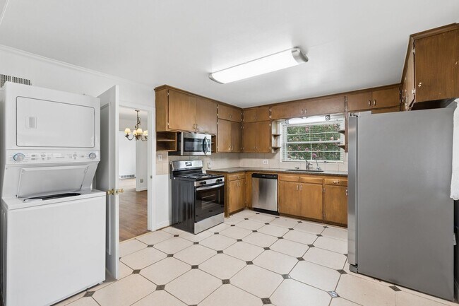 Building Photo - 1108 Larchmont Ln
