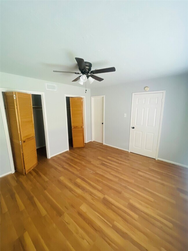 Building Photo - 12223 W Village Dr