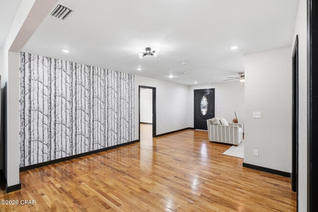 Building Photo - 1808 Chestnut Ave