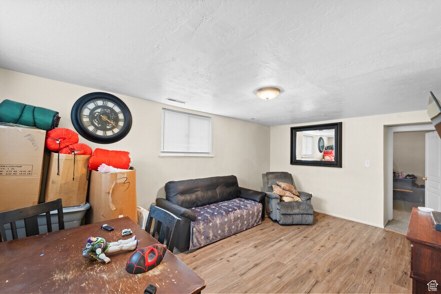 Building Photo - 2324 Quincy Ave